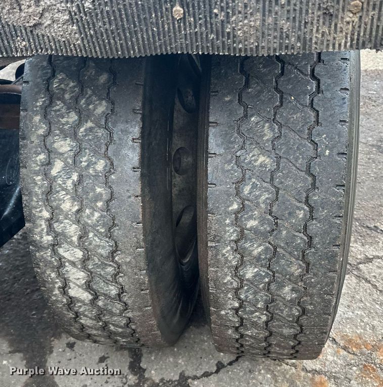 image for item DO3204 1998 Peterbilt  377 semi truck