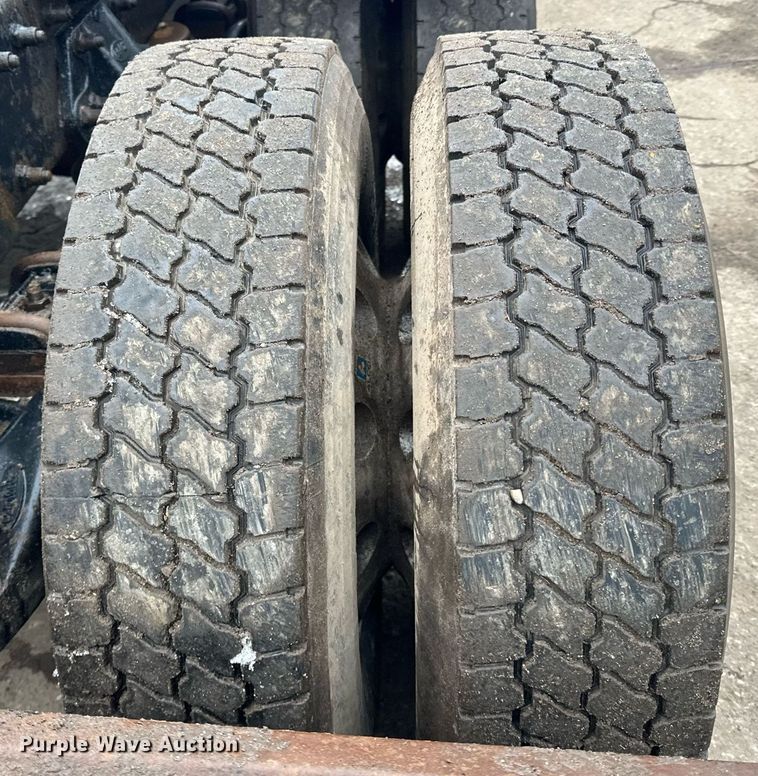 image for item DO3204 1998 Peterbilt  377 semi truck