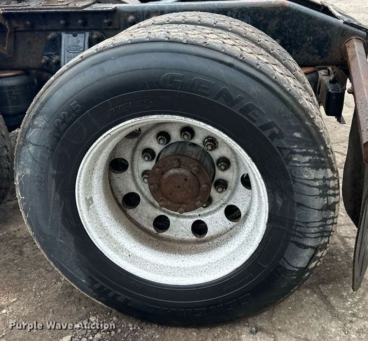 image for item DO3204 1998 Peterbilt  377 semi truck