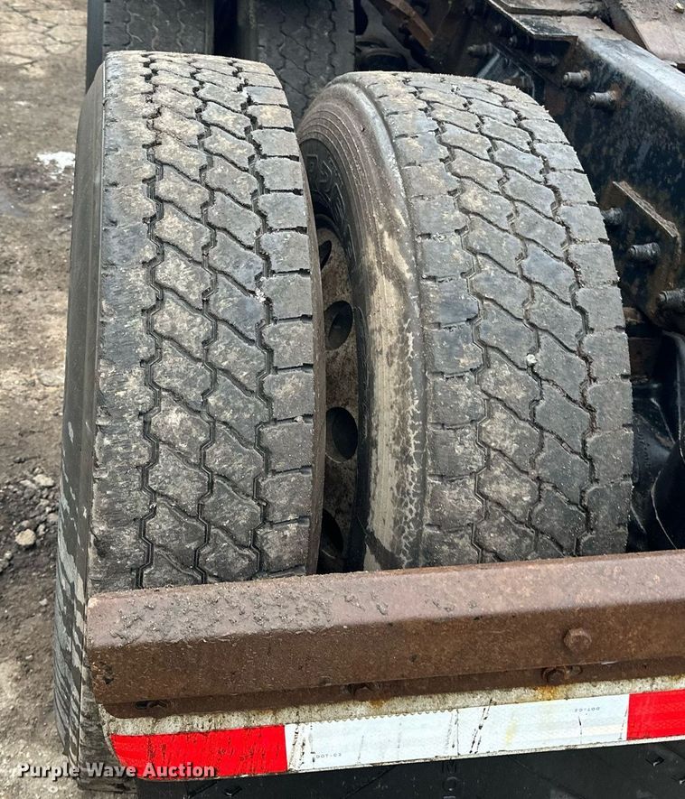 image for item DO3204 1998 Peterbilt  377 semi truck