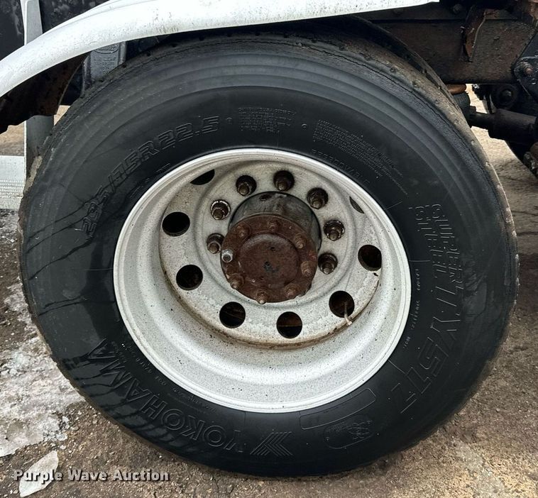 image for item DO3204 1998 Peterbilt  377 semi truck