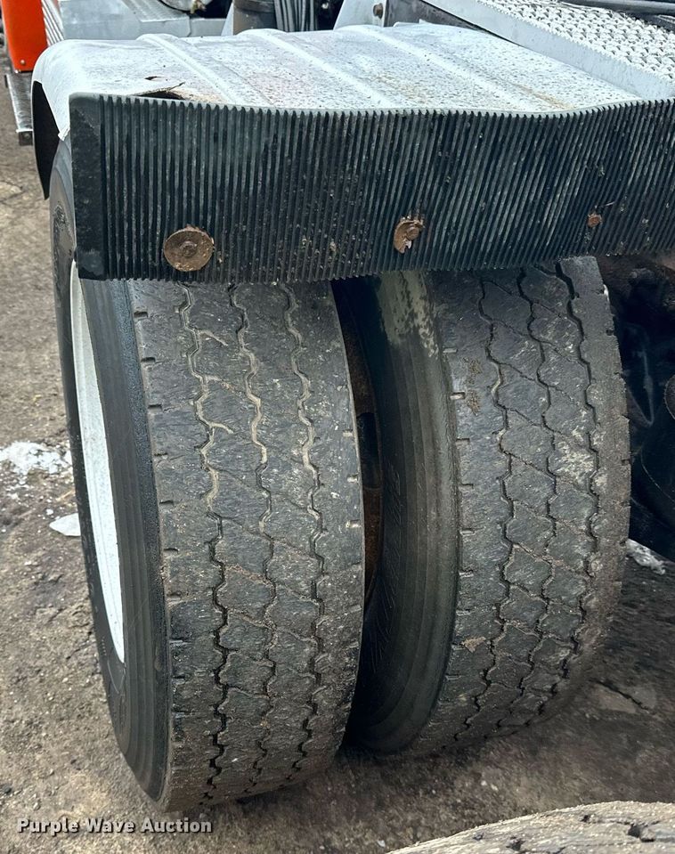 image for item DO3204 1998 Peterbilt  377 semi truck