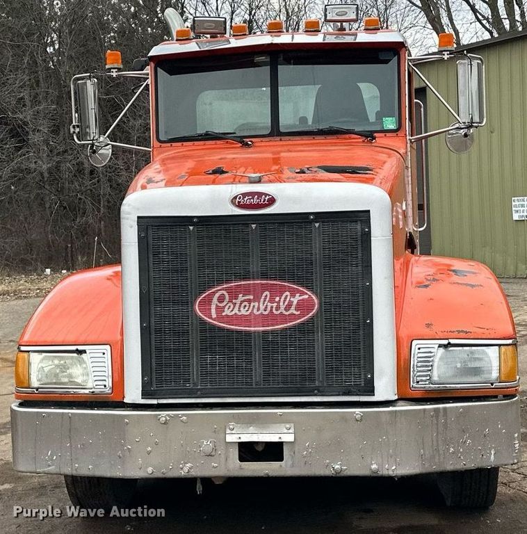 image for item DO3205 1998 Peterbilt  377 semi truck