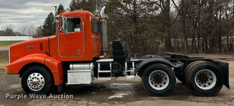 image for item DO3205 1998 Peterbilt  377 semi truck