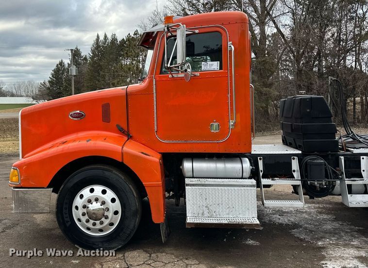 image for item DO3205 1998 Peterbilt  377 semi truck
