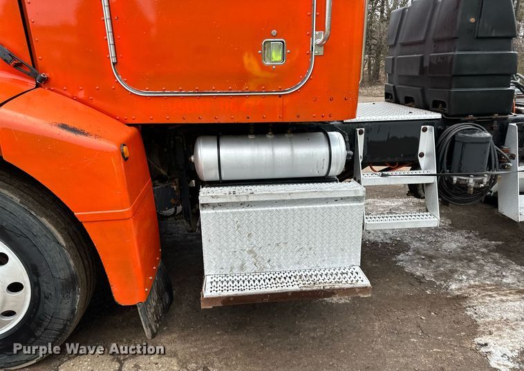 image for item DO3205 1998 Peterbilt  377 semi truck