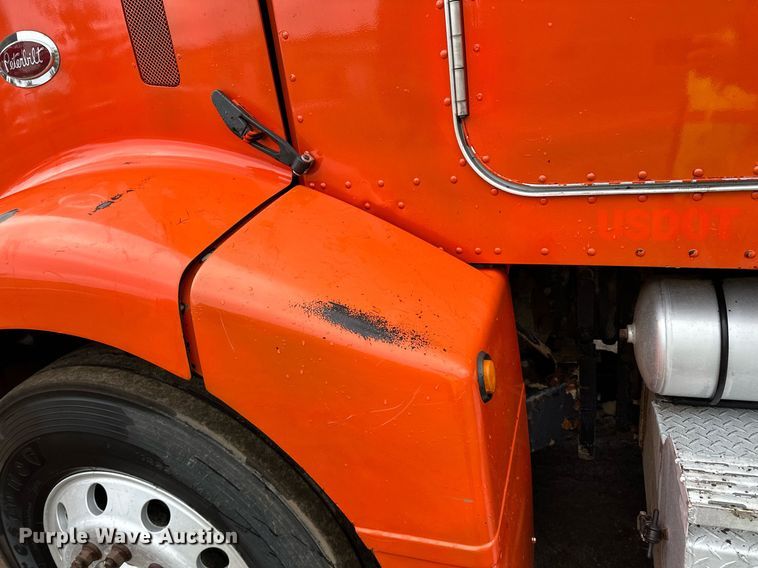image for item DO3205 1998 Peterbilt  377 semi truck