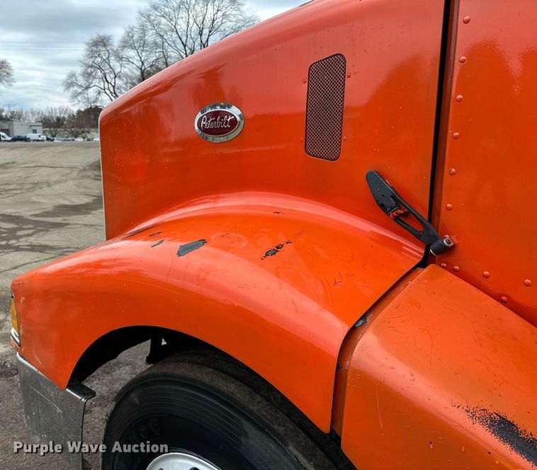 image for item DO3205 1998 Peterbilt  377 semi truck