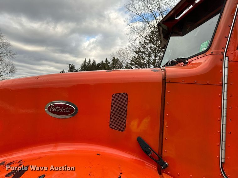 image for item DO3205 1998 Peterbilt  377 semi truck