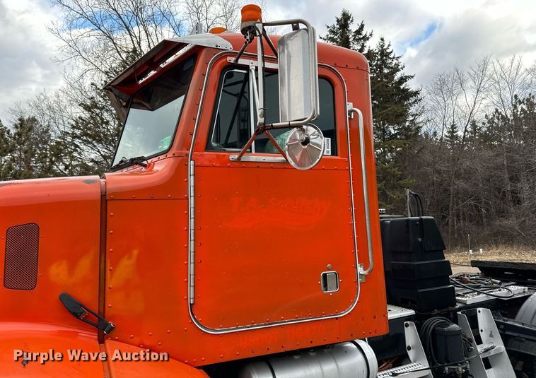 image for item DO3205 1998 Peterbilt  377 semi truck