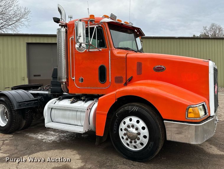 image for item DO3205 1998 Peterbilt  377 semi truck