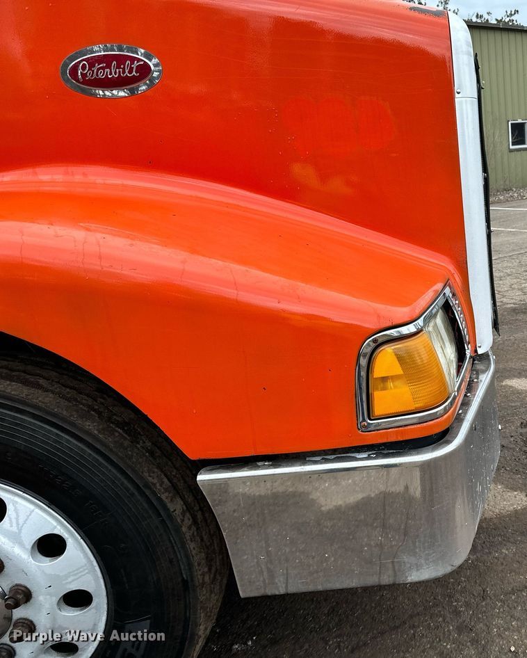 image for item DO3205 1998 Peterbilt  377 semi truck