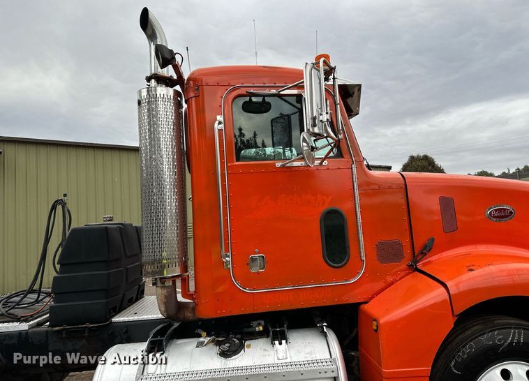 image for item DO3205 1998 Peterbilt  377 semi truck
