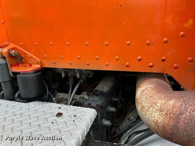 image for item DO3205 1998 Peterbilt  377 semi truck