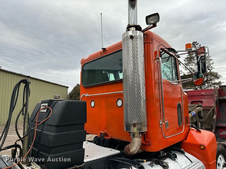 image for item DO3205 1998 Peterbilt  377 semi truck