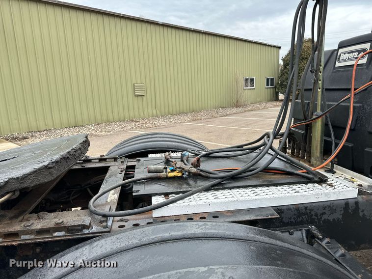 image for item DO3205 1998 Peterbilt  377 semi truck