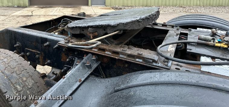 image for item DO3205 1998 Peterbilt  377 semi truck