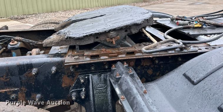 image for item DO3205 1998 Peterbilt  377 semi truck