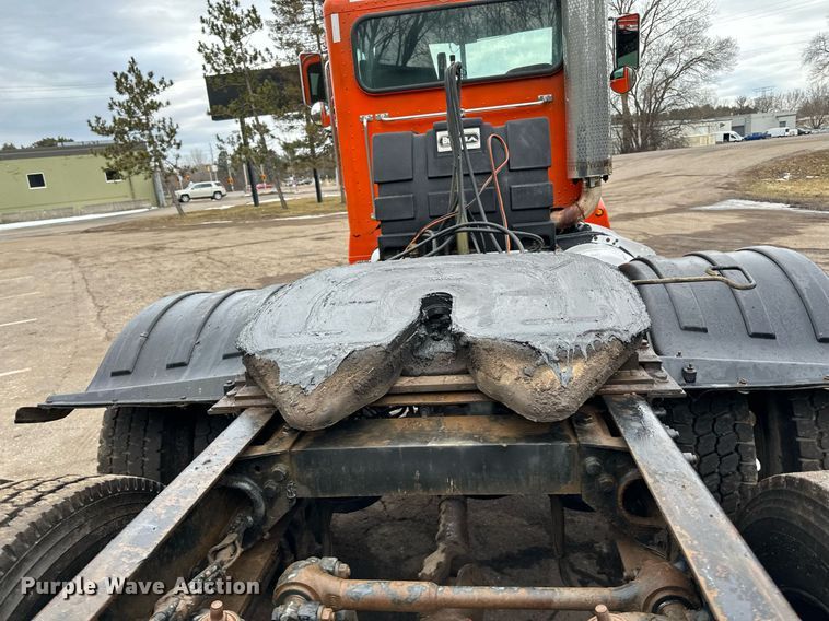 image for item DO3205 1998 Peterbilt  377 semi truck