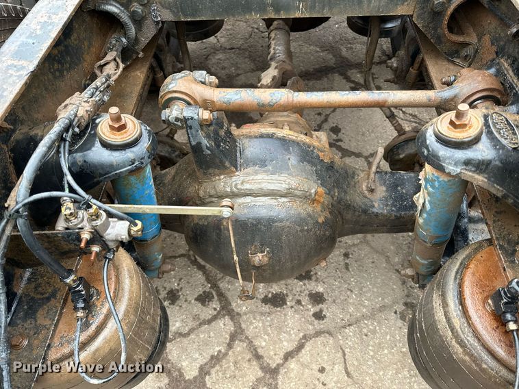 image for item DO3205 1998 Peterbilt  377 semi truck