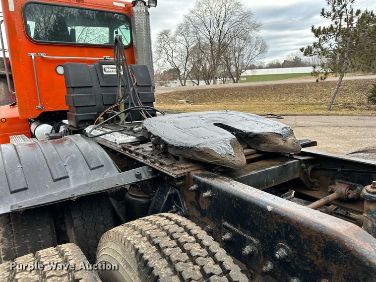 image for item DO3205 1998 Peterbilt  377 semi truck