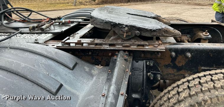 image for item DO3205 1998 Peterbilt  377 semi truck