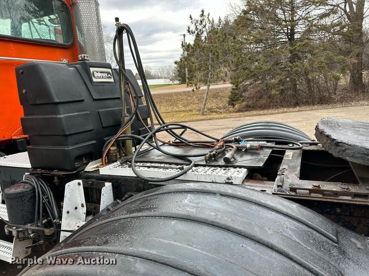 image for item DO3205 1998 Peterbilt  377 semi truck