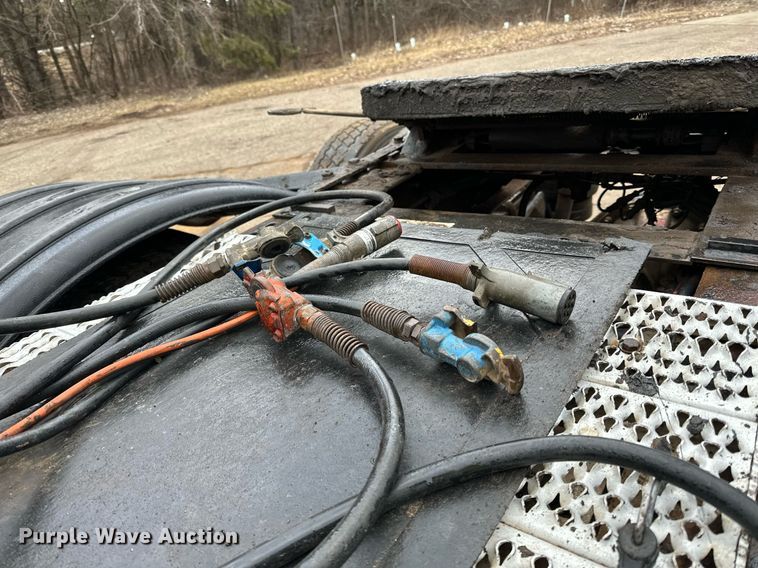 image for item DO3205 1998 Peterbilt  377 semi truck