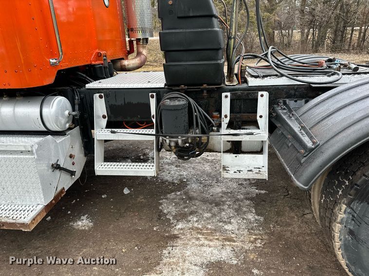 image for item DO3205 1998 Peterbilt  377 semi truck