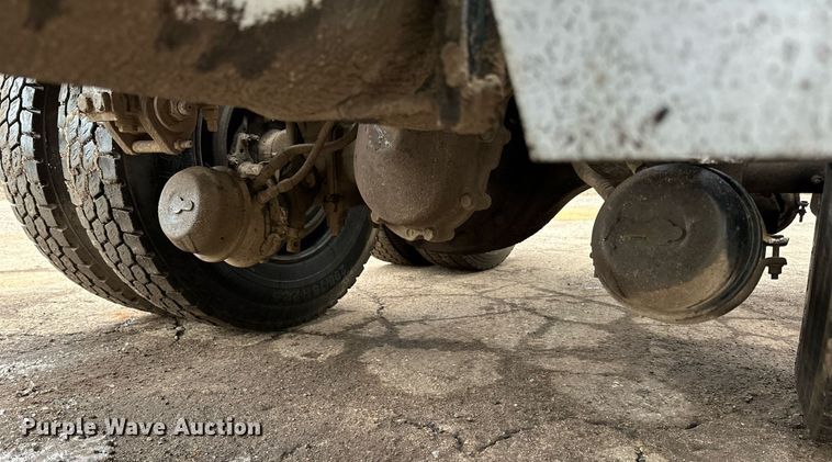 image for item DO3205 1998 Peterbilt  377 semi truck