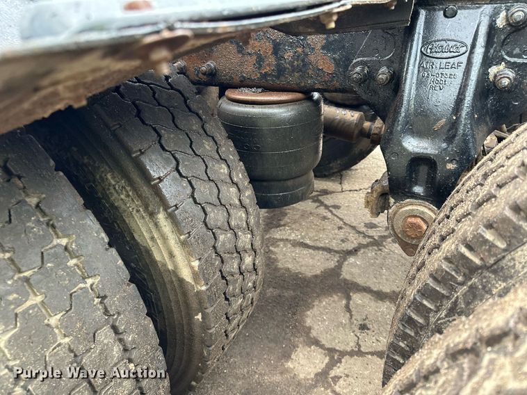 image for item DO3205 1998 Peterbilt  377 semi truck