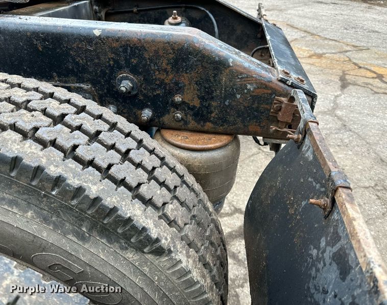 image for item DO3205 1998 Peterbilt  377 semi truck