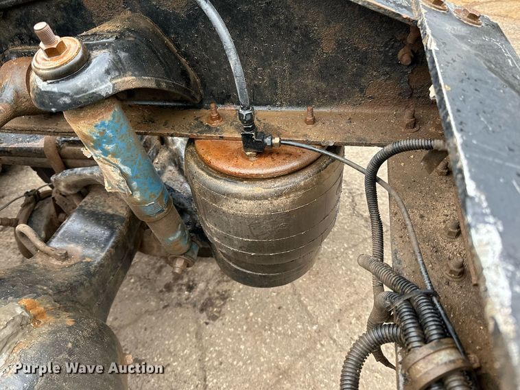 image for item DO3205 1998 Peterbilt  377 semi truck