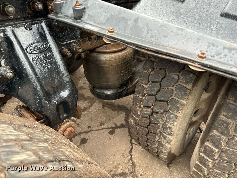 image for item DO3205 1998 Peterbilt  377 semi truck