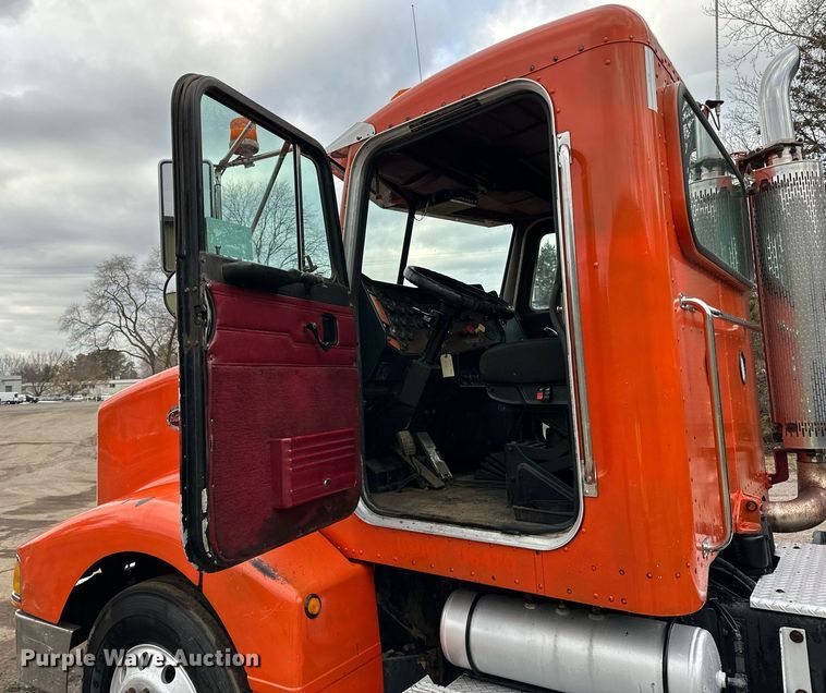 image for item DO3205 1998 Peterbilt  377 semi truck