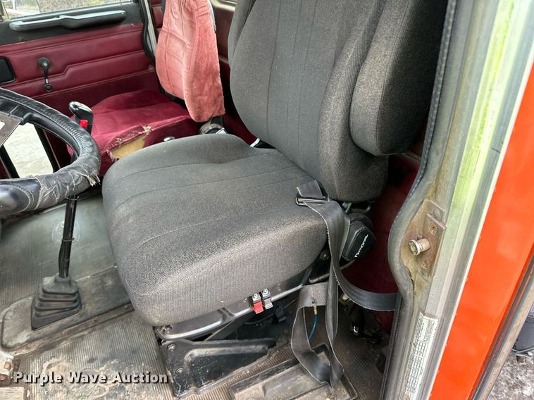 image for item DO3205 1998 Peterbilt  377 semi truck