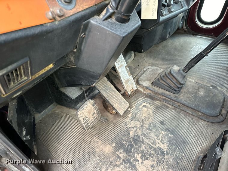 image for item DO3205 1998 Peterbilt  377 semi truck