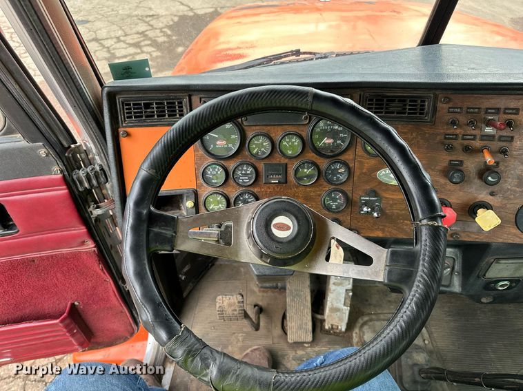 image for item DO3205 1998 Peterbilt  377 semi truck