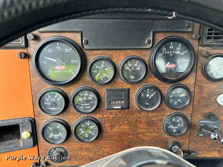 image for item DO3205 1998 Peterbilt  377 semi truck