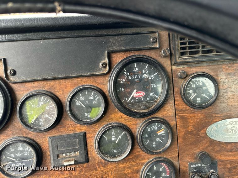 image for item DO3205 1998 Peterbilt  377 semi truck