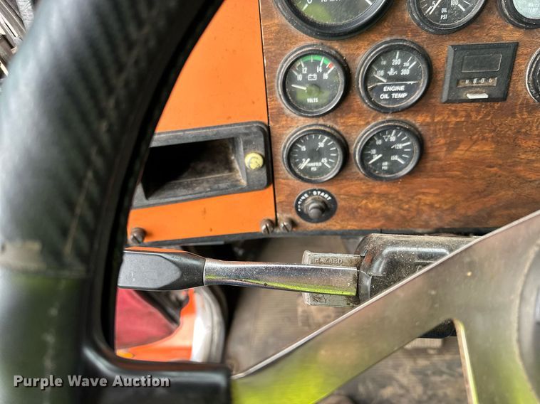 image for item DO3205 1998 Peterbilt  377 semi truck