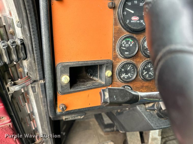 image for item DO3205 1998 Peterbilt  377 semi truck