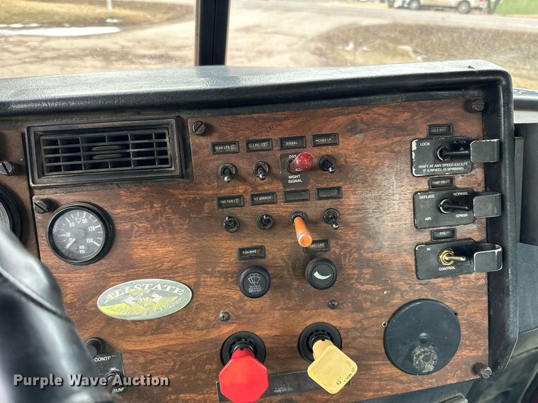 image for item DO3205 1998 Peterbilt  377 semi truck