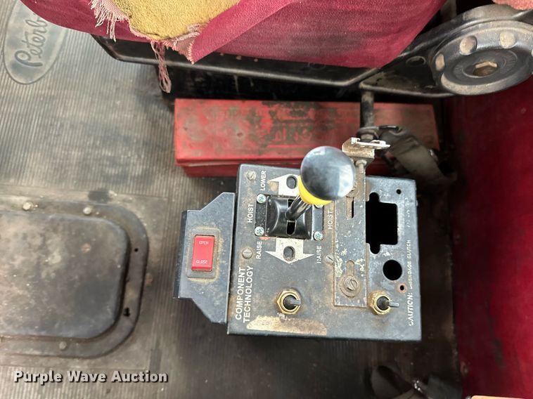 image for item DO3205 1998 Peterbilt  377 semi truck