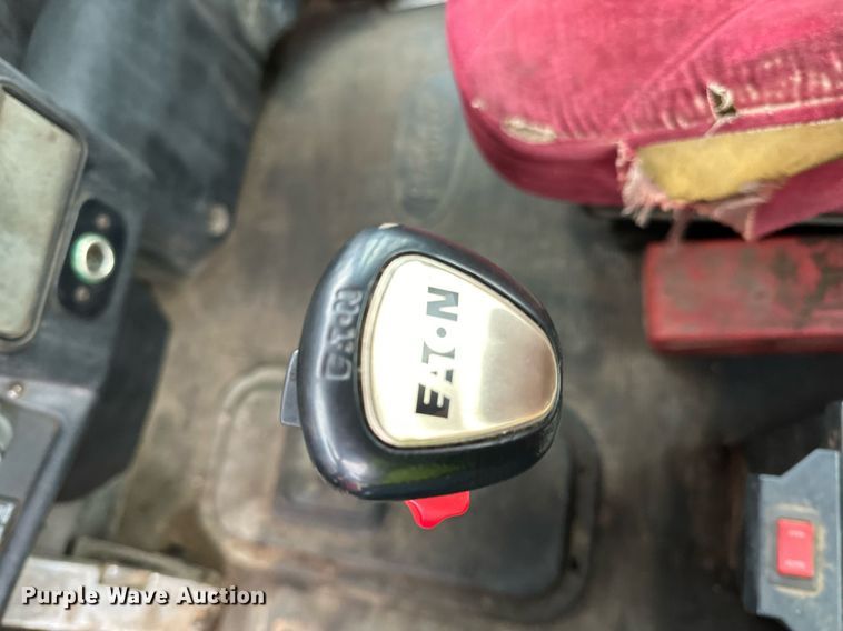 image for item DO3205 1998 Peterbilt  377 semi truck