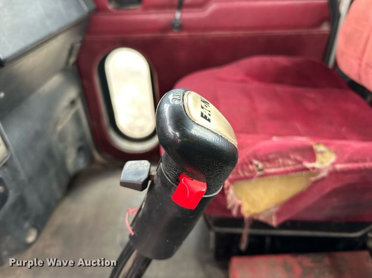 image for item DO3205 1998 Peterbilt  377 semi truck