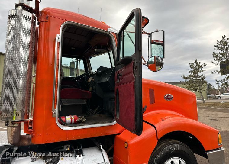 image for item DO3205 1998 Peterbilt  377 semi truck