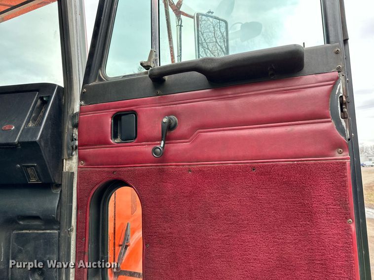 image for item DO3205 1998 Peterbilt  377 semi truck