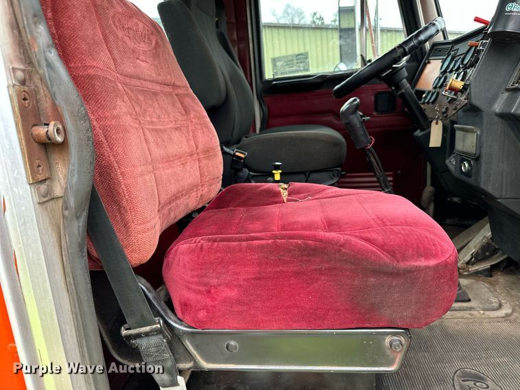 image for item DO3205 1998 Peterbilt  377 semi truck