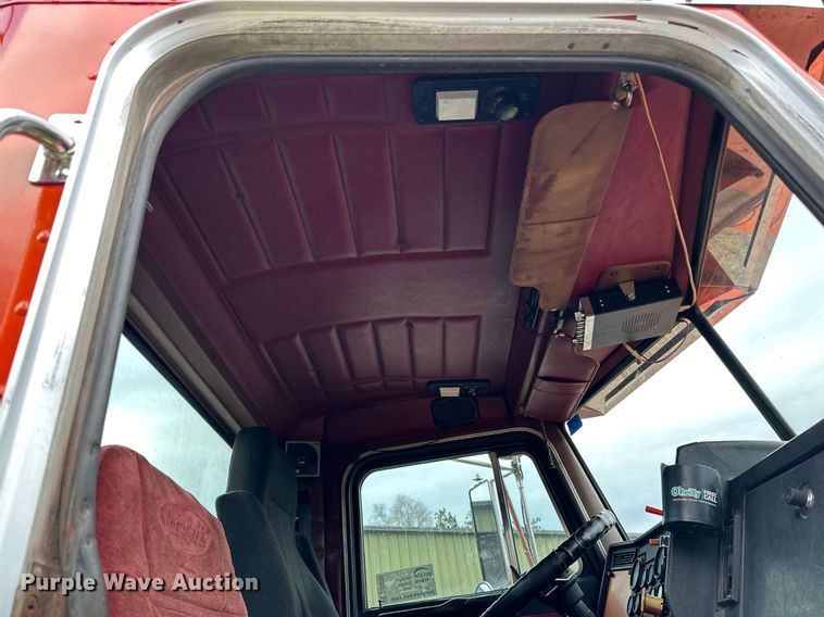 image for item DO3205 1998 Peterbilt  377 semi truck